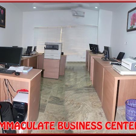 Immaculate Royal Int'L Hotel Owerri Buitenkant foto