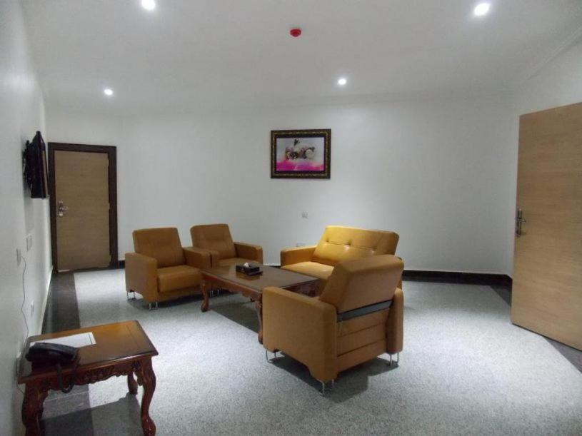 Immaculate Royal Int'L Hotel Owerri Buitenkant foto