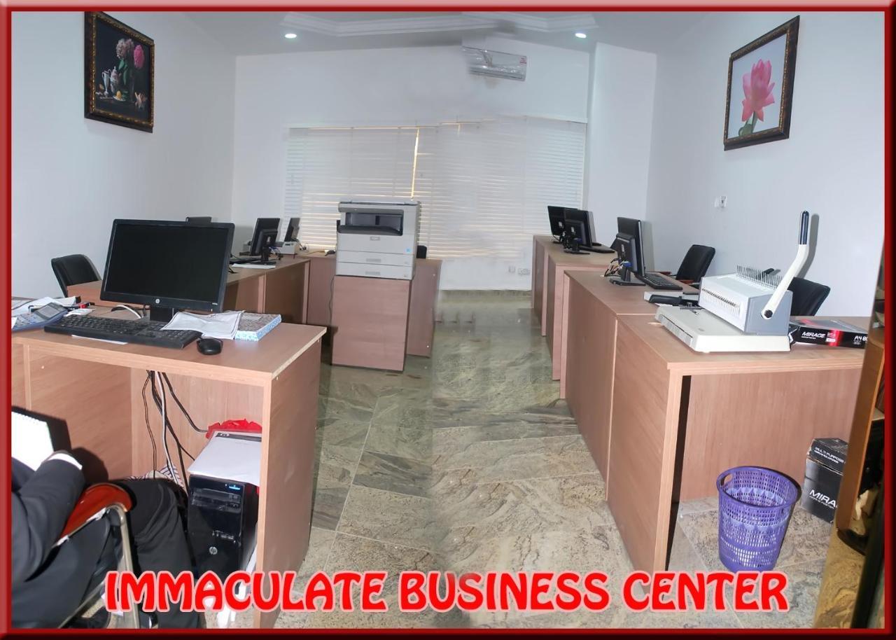 Immaculate Royal Int'L Hotel Owerri Buitenkant foto