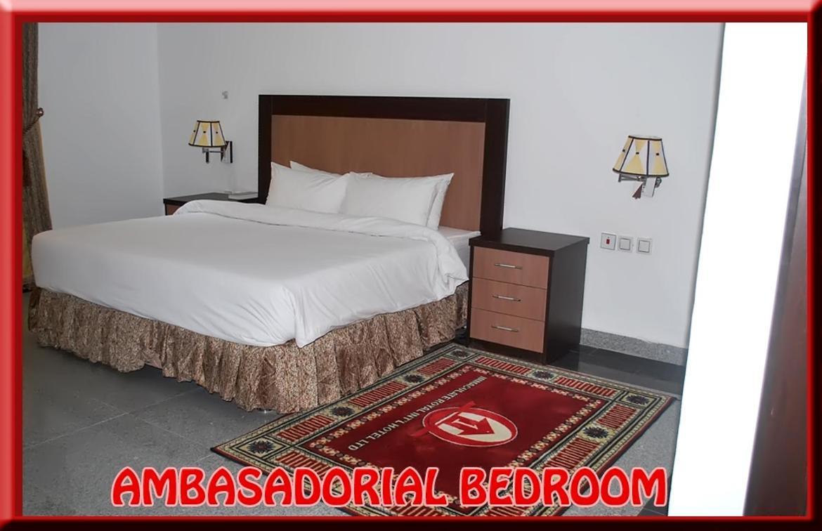 Immaculate Royal Int'L Hotel Owerri Buitenkant foto