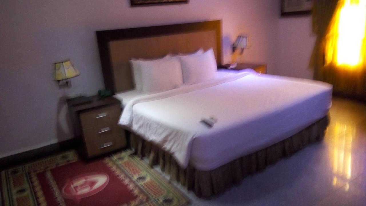 Immaculate Royal Int'L Hotel Owerri Buitenkant foto