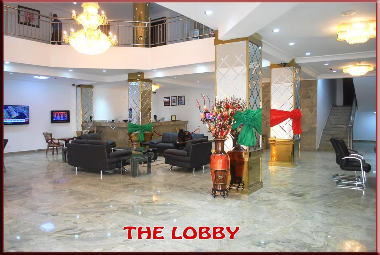 Immaculate Royal Int'L Hotel Owerri Buitenkant foto