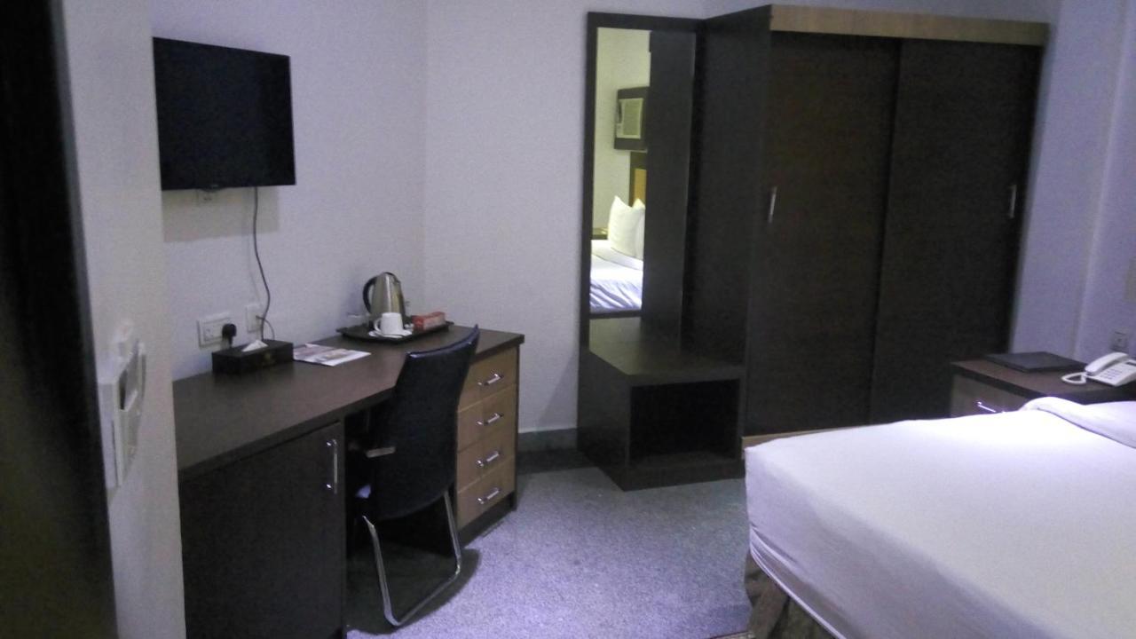 Immaculate Royal Int'L Hotel Owerri Buitenkant foto