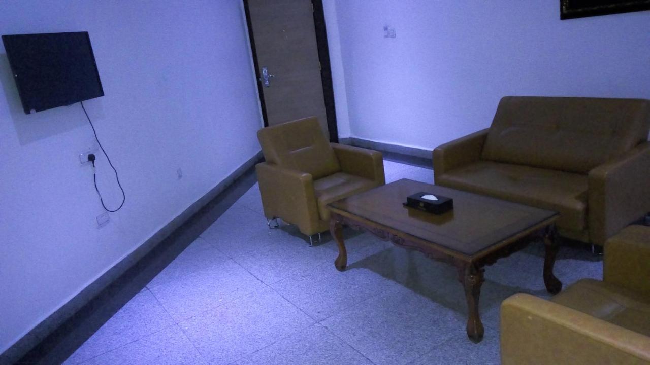 Immaculate Royal Int'L Hotel Owerri Buitenkant foto