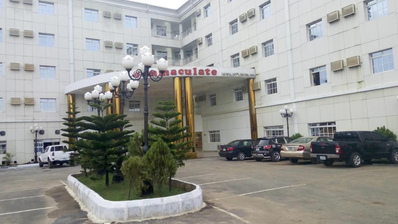 Immaculate Royal Int'L Hotel Owerri Buitenkant foto